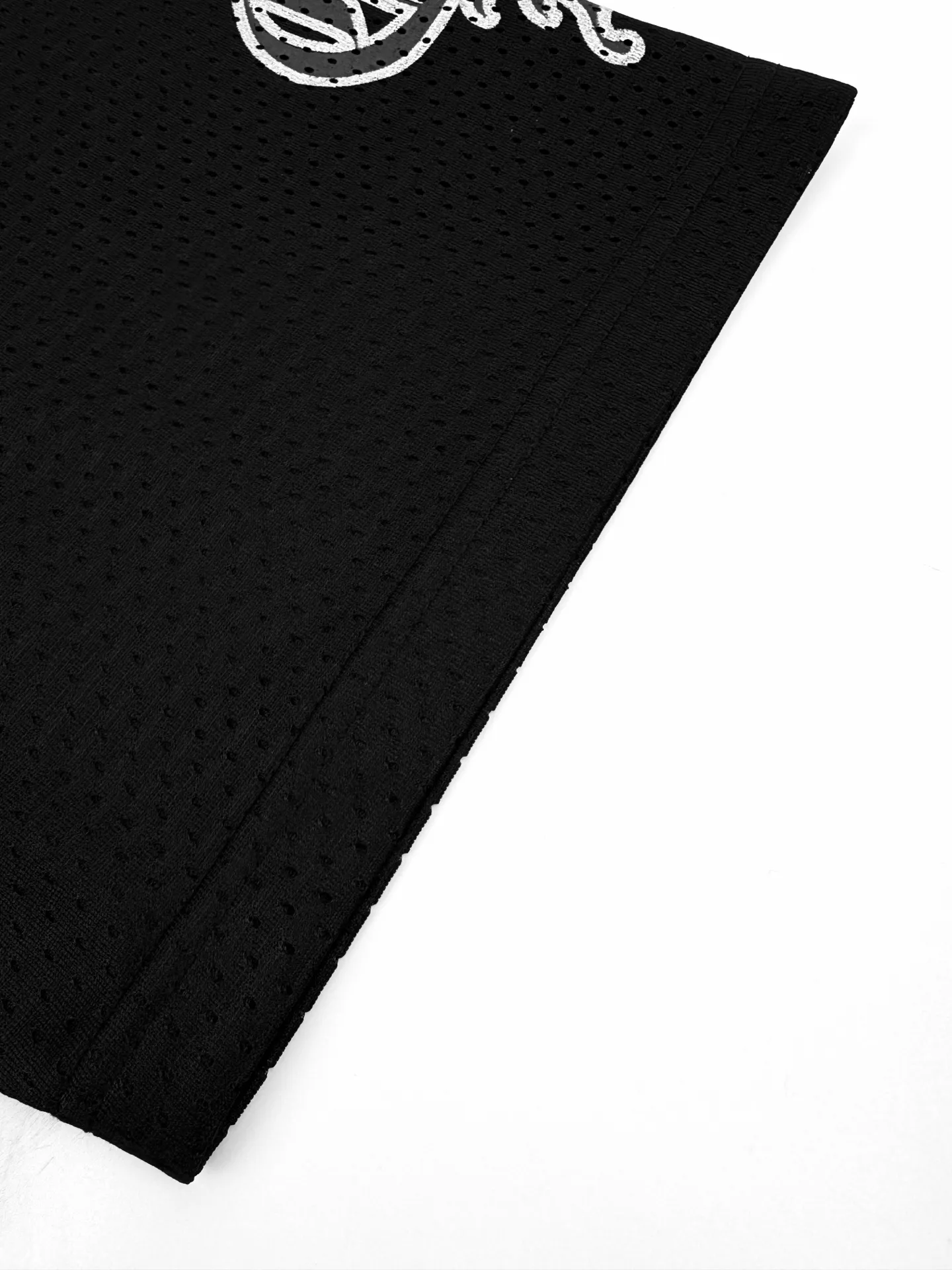 P250 Chrome Hearts mesh short-sleeved jersey. Customized obsidian starburst mesh. Cool and breathable. Comfortable and close to the skin. Because of its unique mesh structure, it can effectively discharge heat and moisture from the body. Mainly based on obsidian black, it gives a deep sense of luxury. Western Gothic body text is embedded in the mesh gaps to control the visual focus. Unique V-neck design. Modify the neck line. Numbers are integrated into the ritual expression of rock belief. Interpret faith with rebellion. Dare to break. Lead the rebellion. Craft 1: Use imported bright golden paste printing. The printing has been modified three times with the film screen. Use glue liquid paint to print the pattern on the fabric. Bake the fabric to fix the printing pattern. Process 2: The fabrics are washed and have a better hand feel. Not easy to deform, not easy to shrink, not easy to fade. Maintain long-term beauty. Accessories: Customized 1:1 CH trademark. Version: Loose version. Size: S M L XL. Style number: CC935.